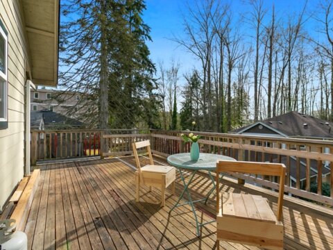 Modern Renovated 2-Bedroom Home in Kenmore, WA - Porch