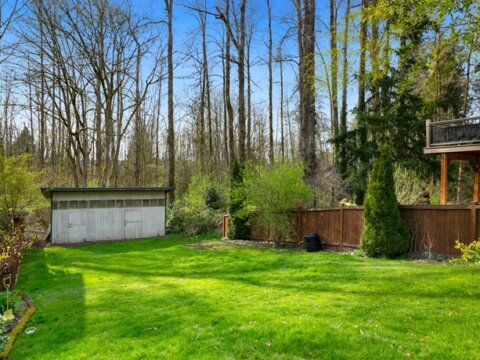 Modern Renovated 2-Bedroom Home in Kenmore, WA - Yard