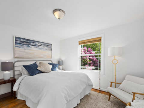 2-Bedroom Home in Seattle - Bedroom
