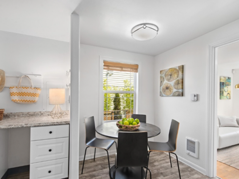 2-Bedroom Home in Seattle - Dining2