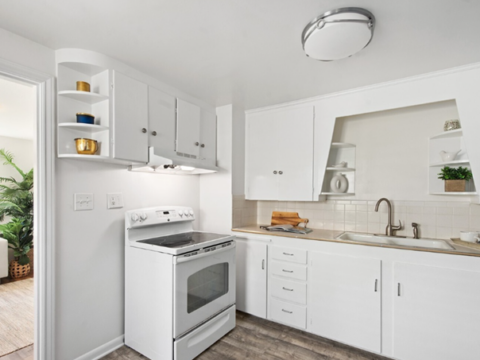 2-Bedroom Home in Seattle - Kitchen