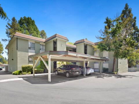 Move-in Ready Condo in Shoreline