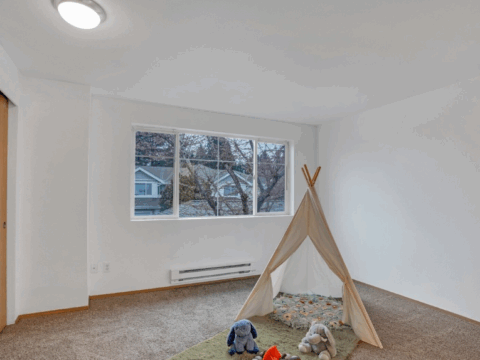 Modern 2-Bedroom Townhome In The Lakes - Bedroom2
