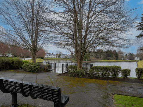 Modern 2-Bedroom Townhome In The Lakes - Community2