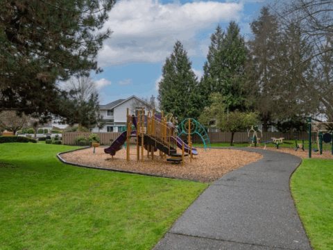 Modern 2-Bedroom Townhome In The Lakes - Community3