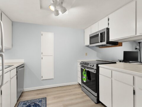 1-Bedroom Condo at Forest Creek Condominiums in Shoreline WA Kitchen