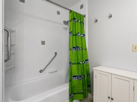 1-Bedroom Condo at Forest Creek Condominiums in Shoreline WA Shower