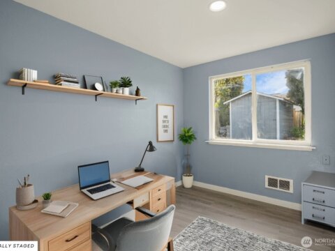 Affordable 3-Bedroom Home in Tacoma, WA Office Room