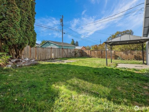 Affordable 3-Bedroom Home in Tacoma, WA Yard