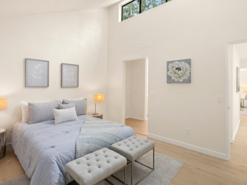 Lakeside Townhome Retreat in Kenmore For Sale Bedroom