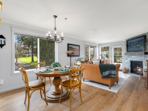 Stylish Top-Floor Condo For Sale in Creekside Condominium Edmonds, WA (10)