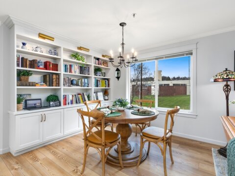 Stylish Top-Floor Condo For Sale in Creekside Condominium Edmonds, WA (11)