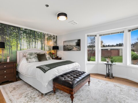 Stylish Top-Floor Condo For Sale in Creekside Condominium Edmonds, WA (13)