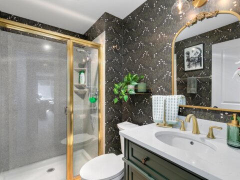 Stylish Top-Floor Condo For Sale in Creekside Condominium Edmonds, WA (18)