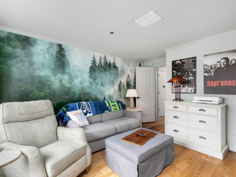 Stylish Top-Floor Condo For Sale in Creekside Condominium Edmonds, WA (20)