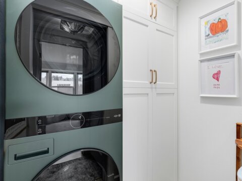 Stylish Top-Floor Condo For Sale in Creekside Condominium Edmonds, WA (21)