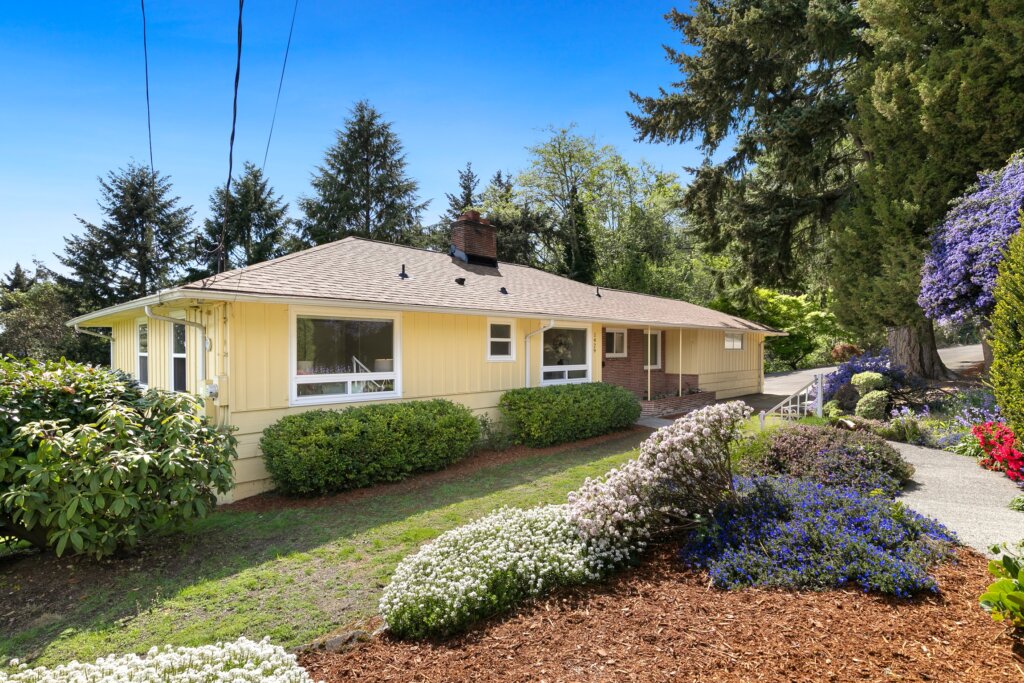 2 Bedroom Home in Normandy Park WA for Sale by Seattle Realtor Emily Cressey Front Yard