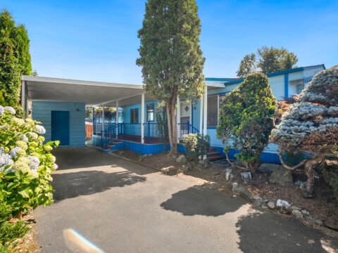 Fully Updated Mobile Home For Sale in Bothell, WA Front