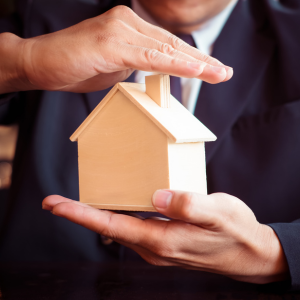 Is it allowed to switch homeowners insurance once closing is done In Chicago