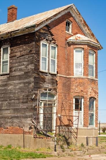vacant house Considerations in Illinois
