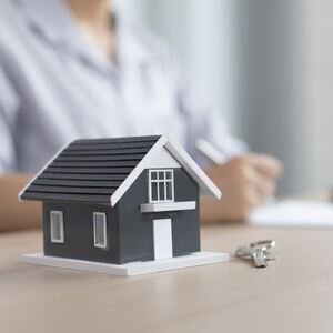 Is Selling a House With a Pending Insurance Claim Possible