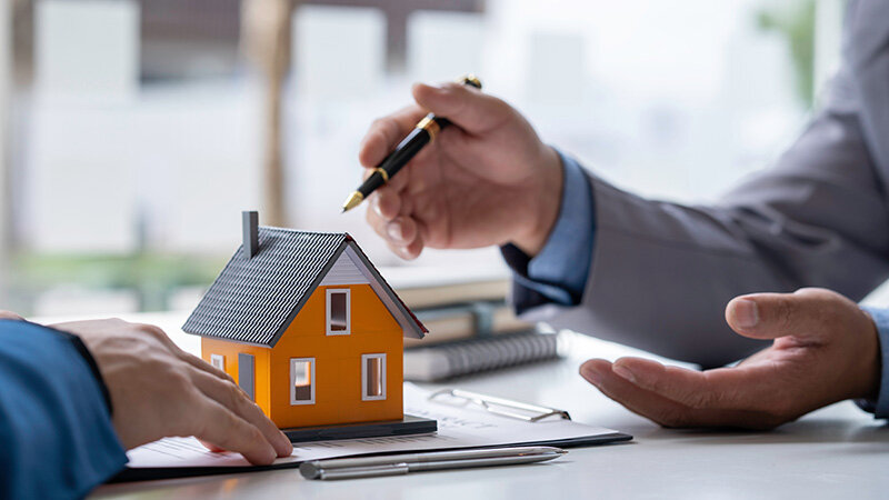 conversation in real estate agent