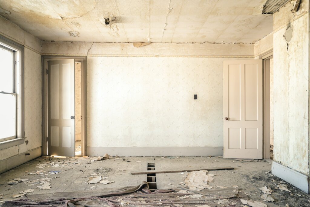 Don't spend time and money repairing your fixer-upper, sell a house for cash in San Antonio to Texas Home Buyers Group instead!