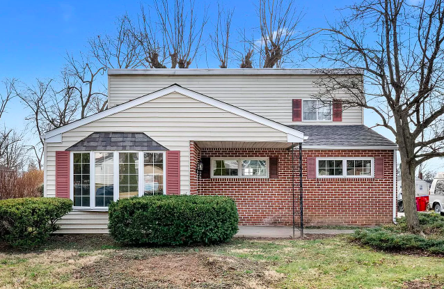 32 Henry Rd, Norristown SOLD BY KIMMY
