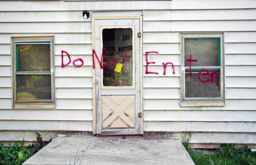 Can You Go Into a Condemned House Legally