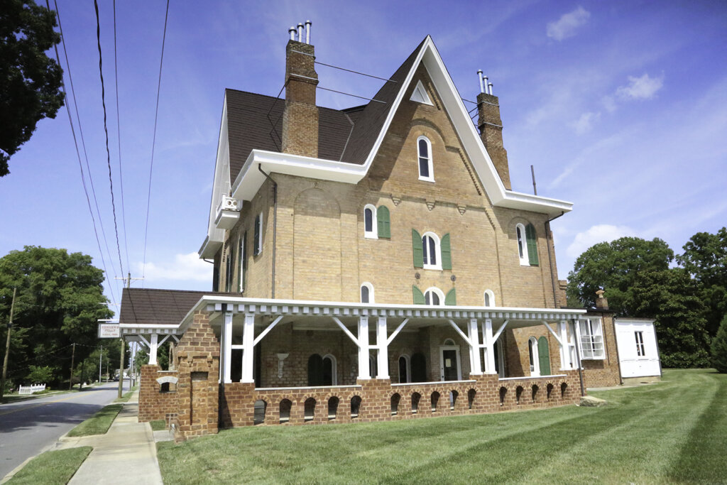 Helpful Homes buys houses for cash in kernersville