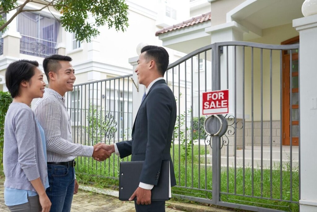 Homeowner comparing options to sell a house fast