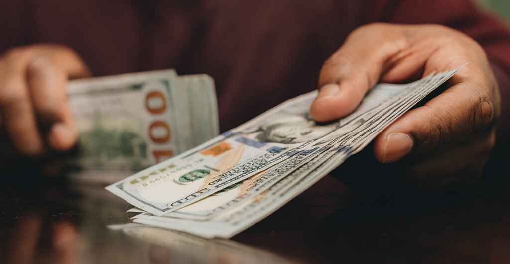 benefits of accepting a cash offer on a house