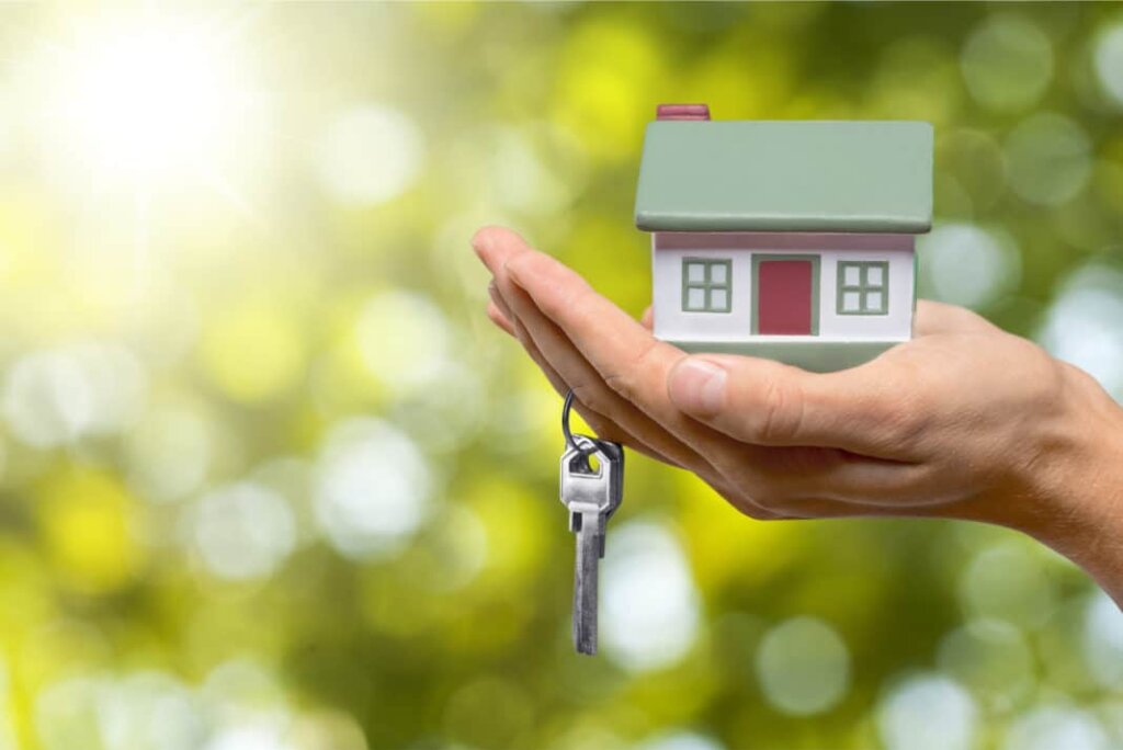 We buy houses in Miami Beach and pay cash for houses