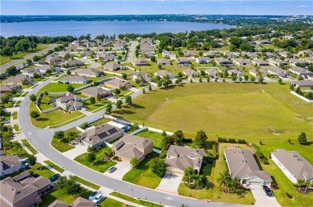 We Buy Houses in Orlando and pay cash for houses in Florida