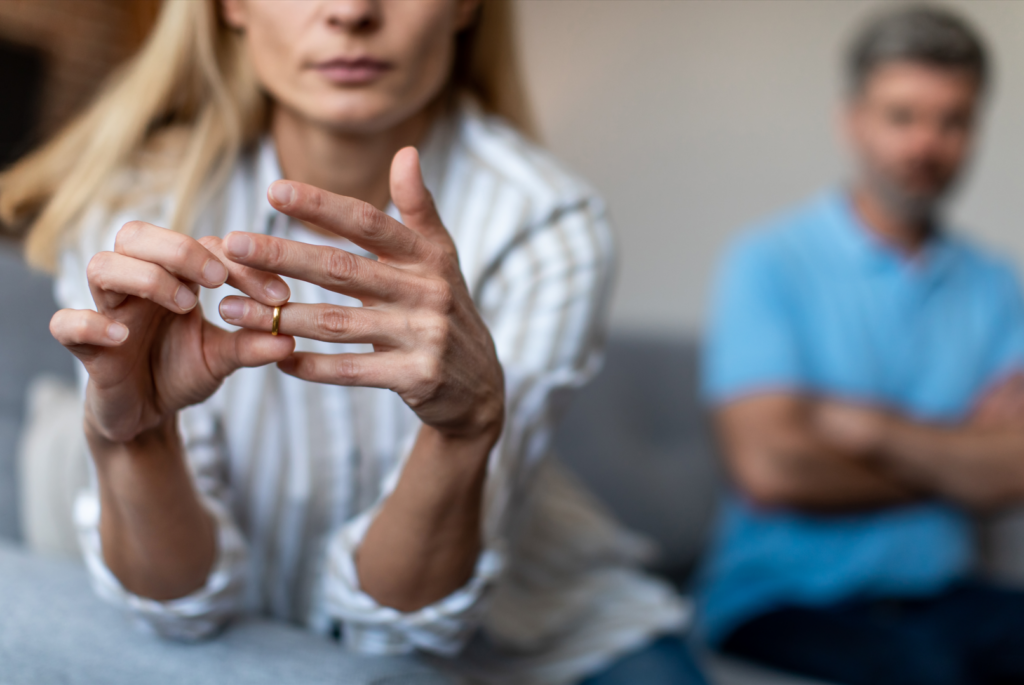 who gets the house in divorce in Washington