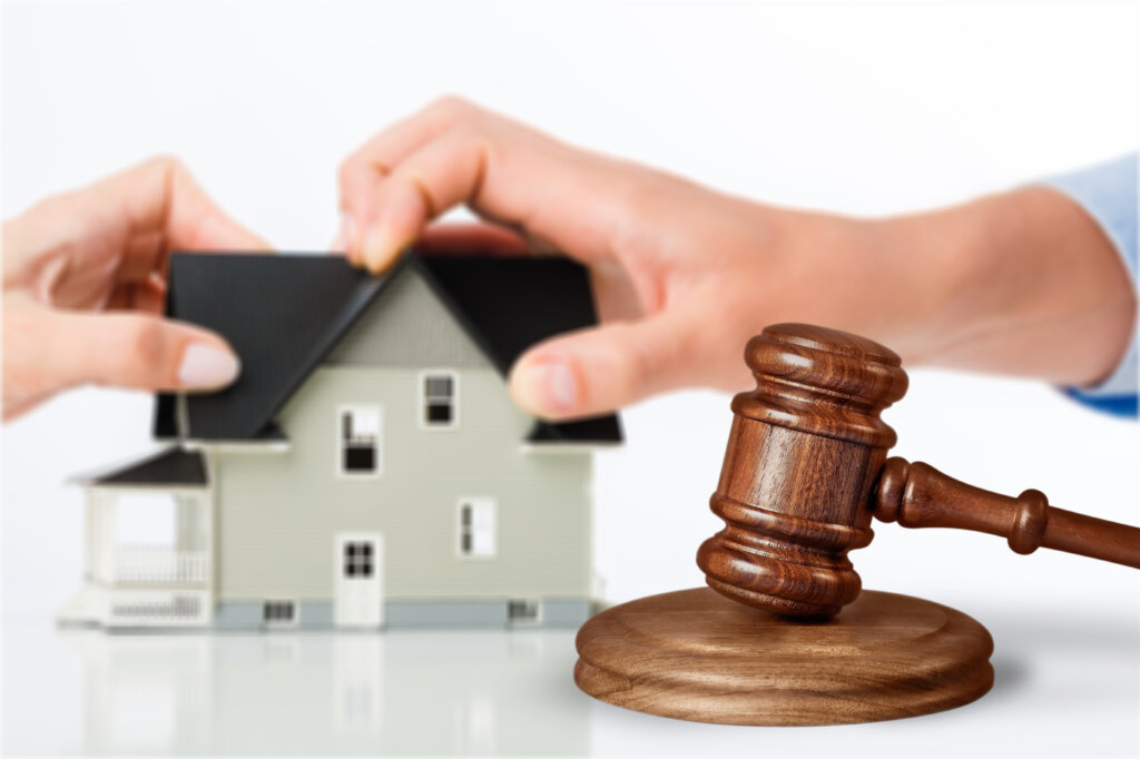who gets the house in divorce in Washington