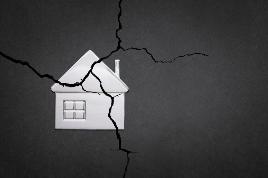 who gets the house in divorce in Washington