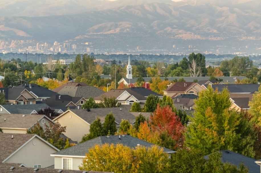 Decoding the Seasons: When is the Best Time of the Year to Sell Your House in Phoenix?