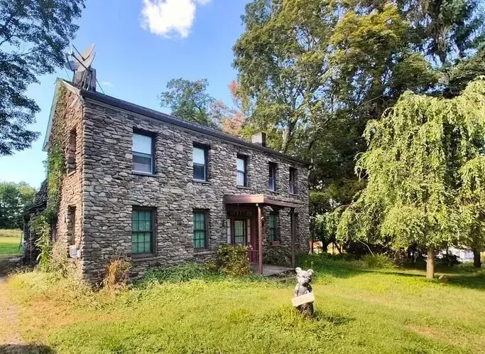 44 Atherholt Dr, Wyoming, PA