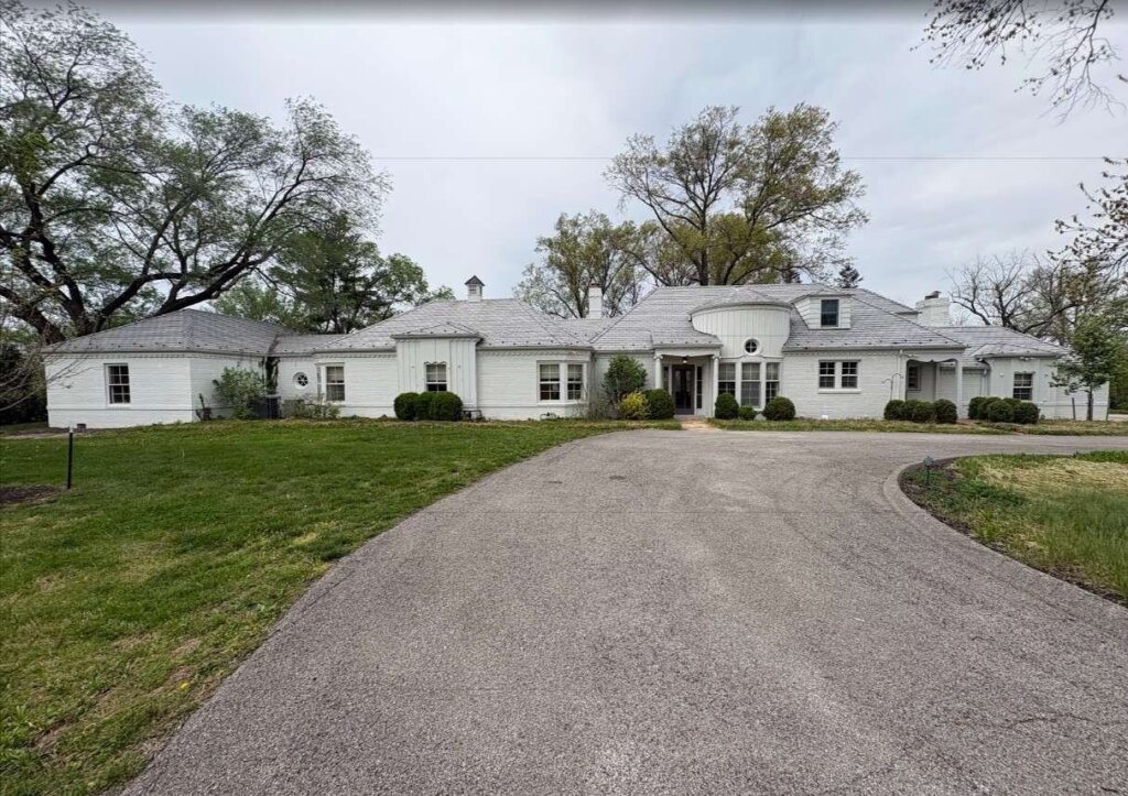Larger inherited St. Louis home bought for cash
