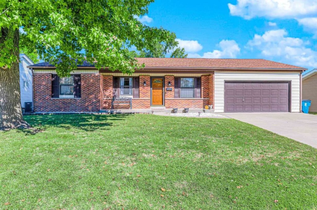 Renovated brick ranch home in Hazelwood MO bought and updated by Bird River Properties