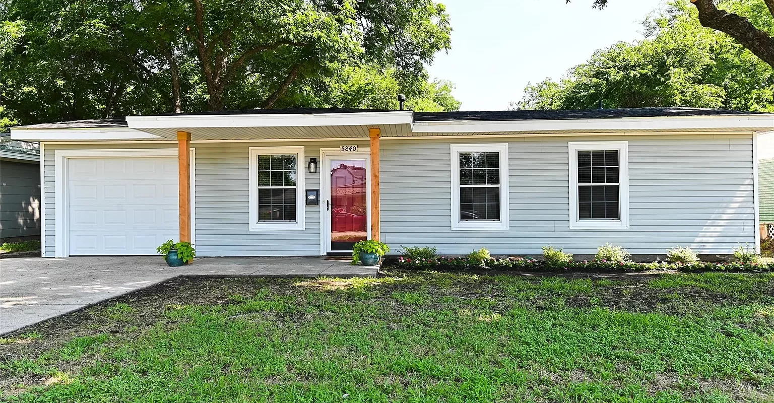 Renovated single family home in Fort Worth Texas with attached garage and landscaped yard purchased by Oak Summit Group cash home buyer serving DFW homeowners