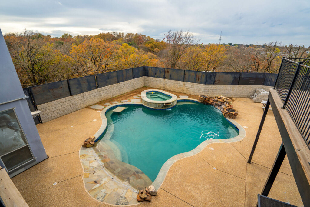Vinnie Pool Picture 5