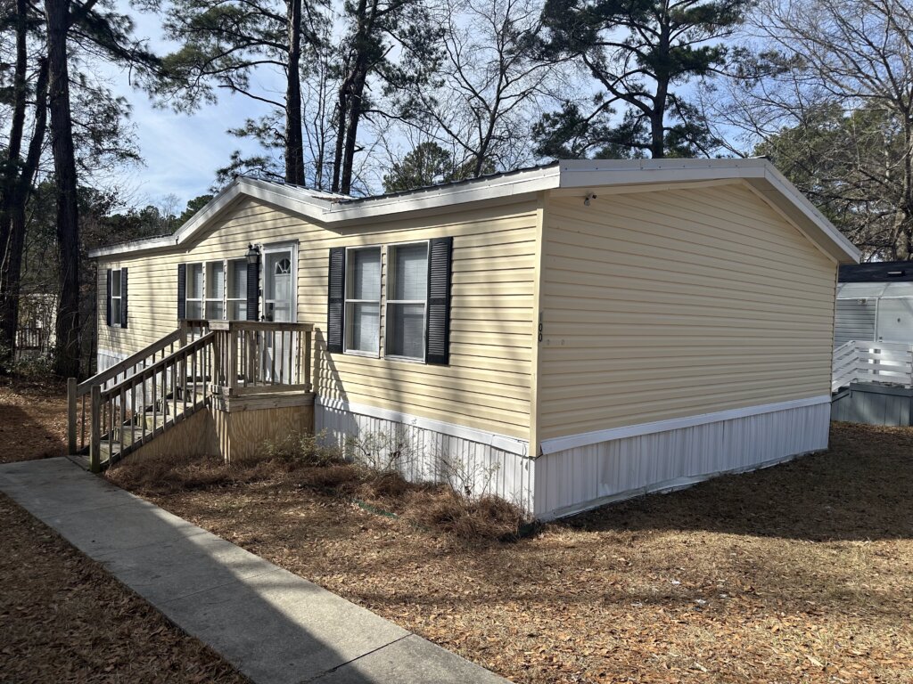 Summerville SC mobile home sold as-is to avoid foreclosure