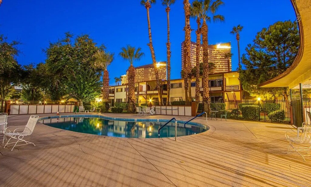 350 E Desert Inn Rd UNIT H105, Las Vegas, NV 89109