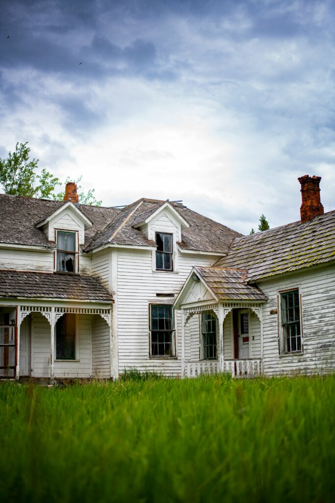 condemned old house