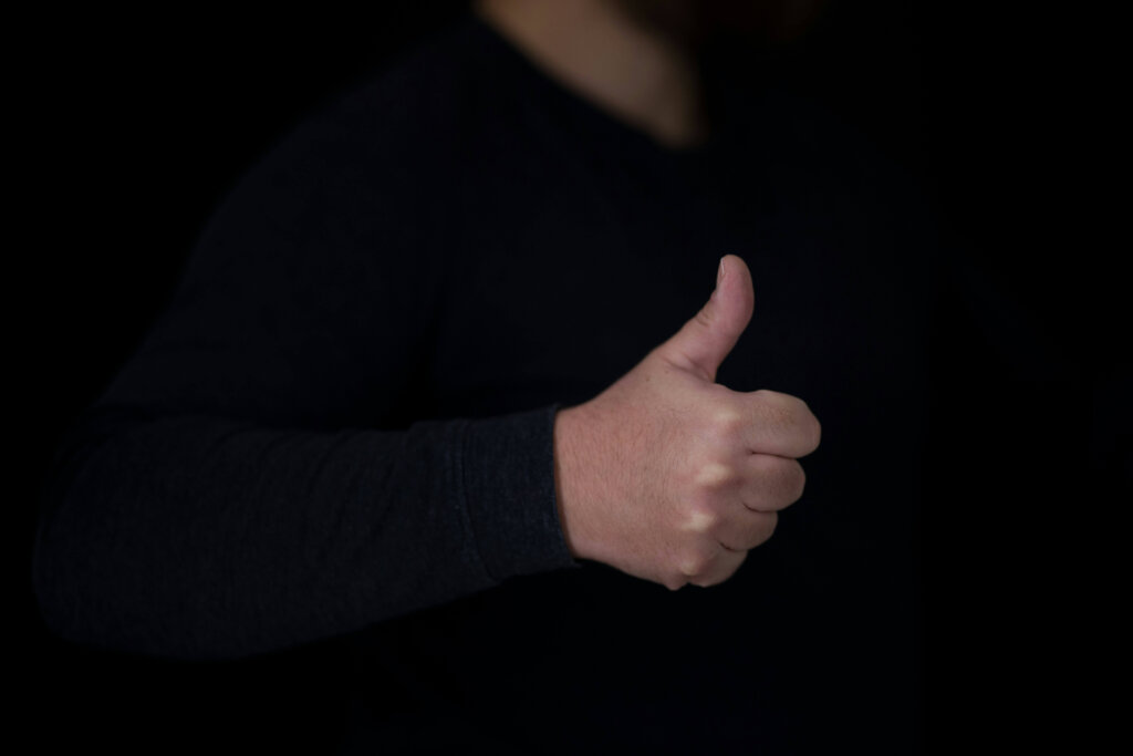 a thumb signal