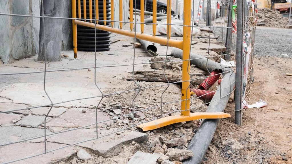 fix foundation issues or sell a house?