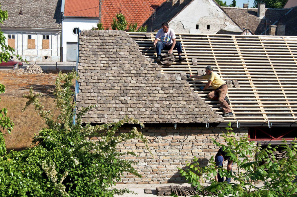 leaky roof impact on market price
