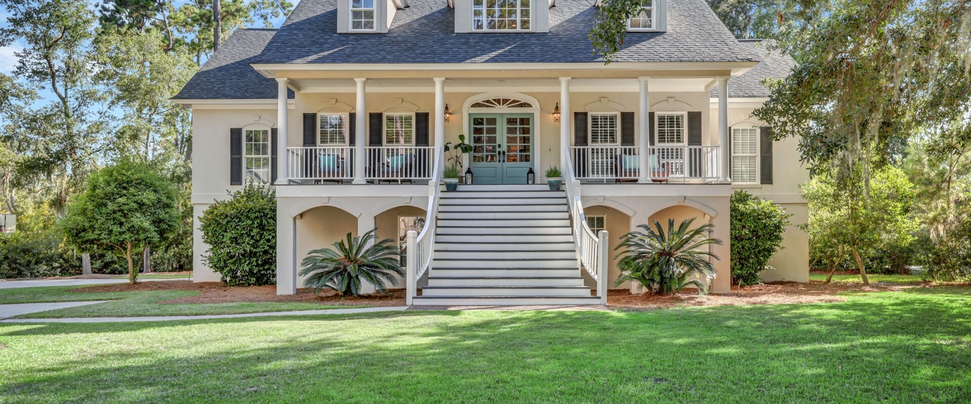 image of background for website of Robin Lance Realty